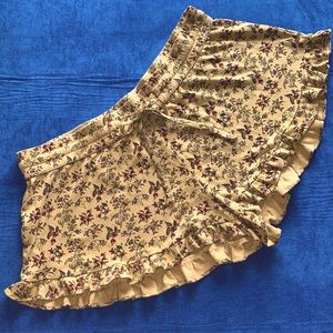 Kate Quinn Farmers Ditsy Floral ruffle leg organic cotton shorts, Size XXL